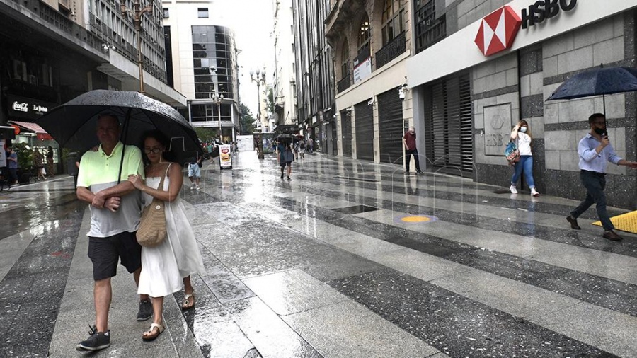 Jueves lluvioso con una máxima de 29 grados en el AMBA