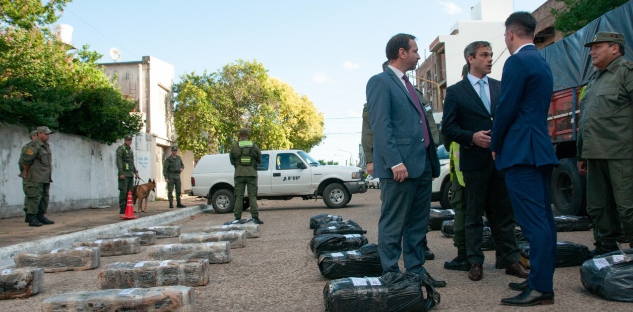 Casi una tonelada de marihuana oculta en un camión que transportaba arroz en Entre Ríos