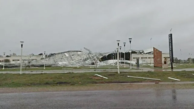 Villaguay: un fuerte temporal derribó el techo de la nueva Terminal de Ómnibus