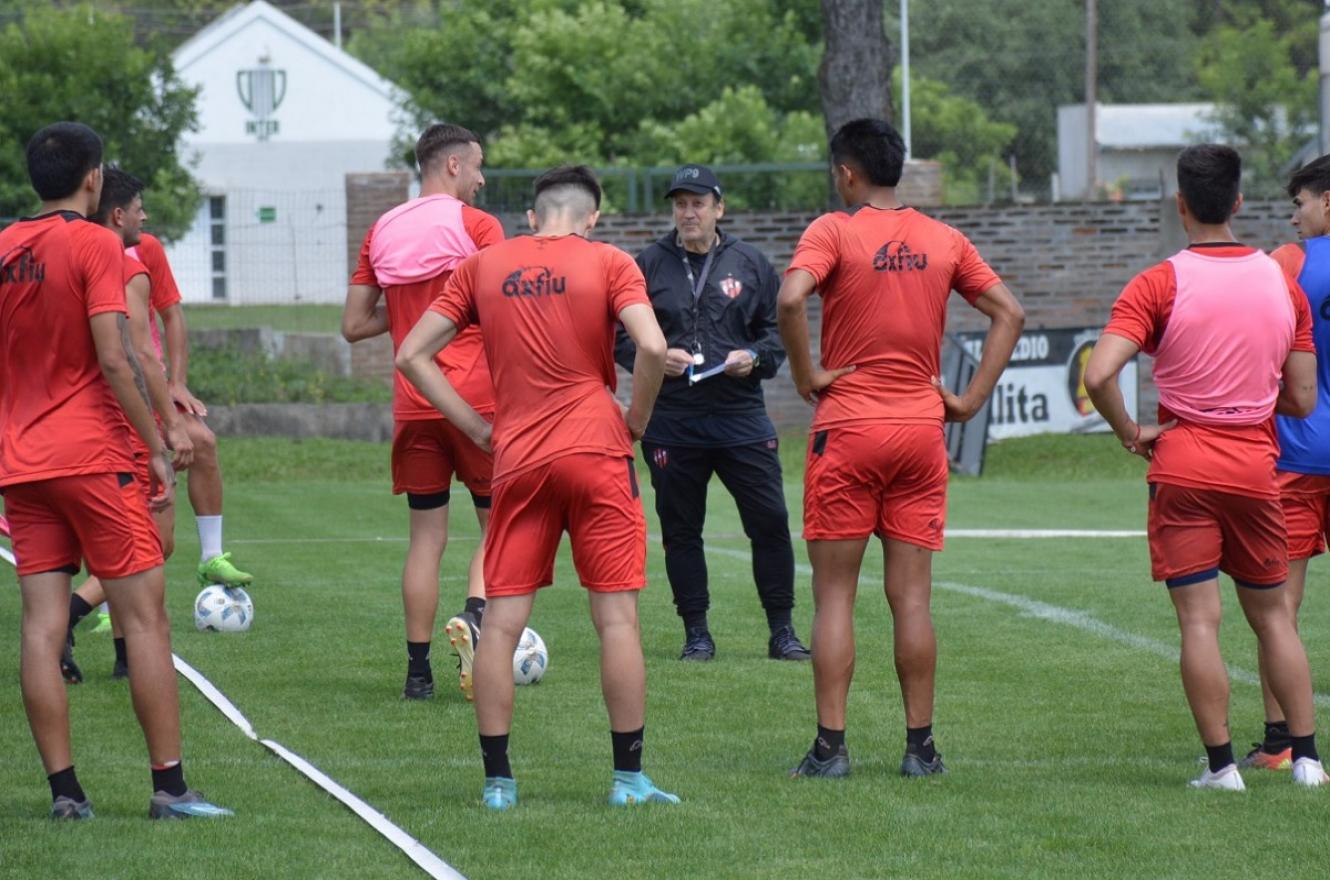 “Patronato tiene todo para estar en Primera”, resaltó Walter Perazzo